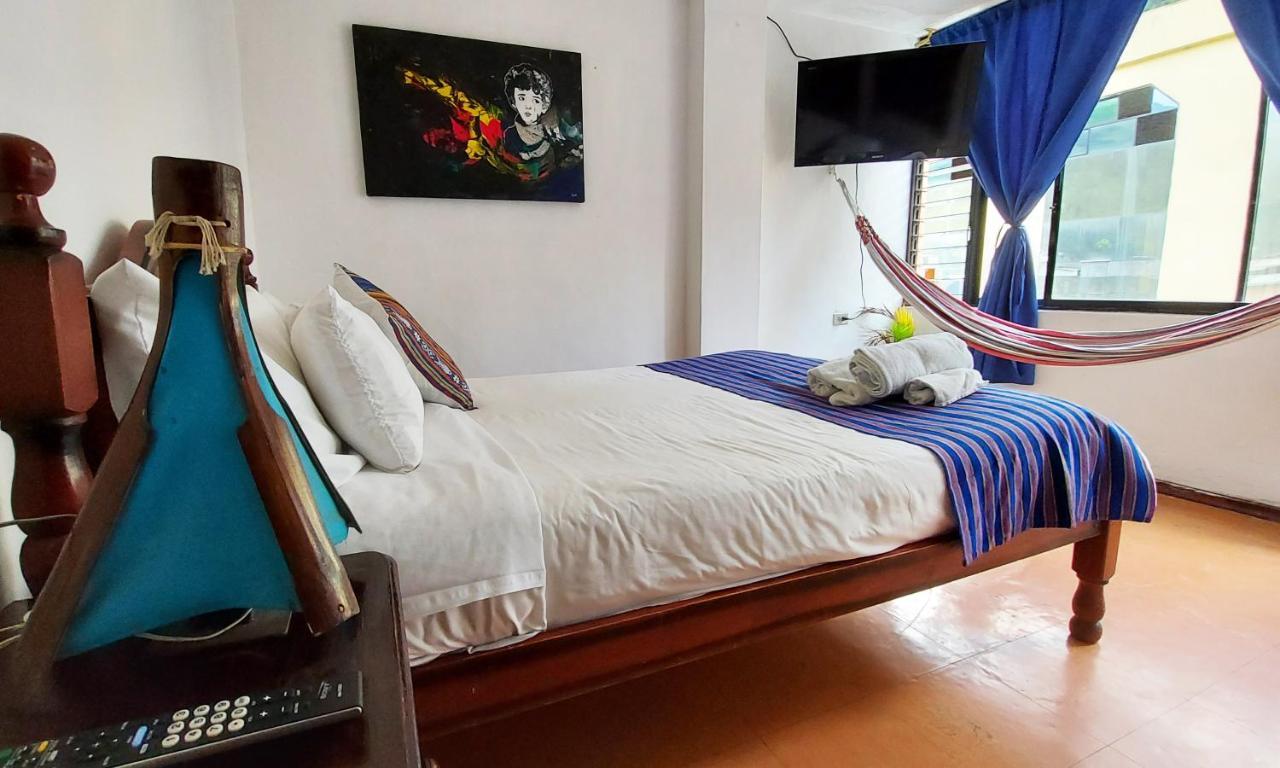 Erupcion Art Hotel & Hostel Banos  Bagian luar foto