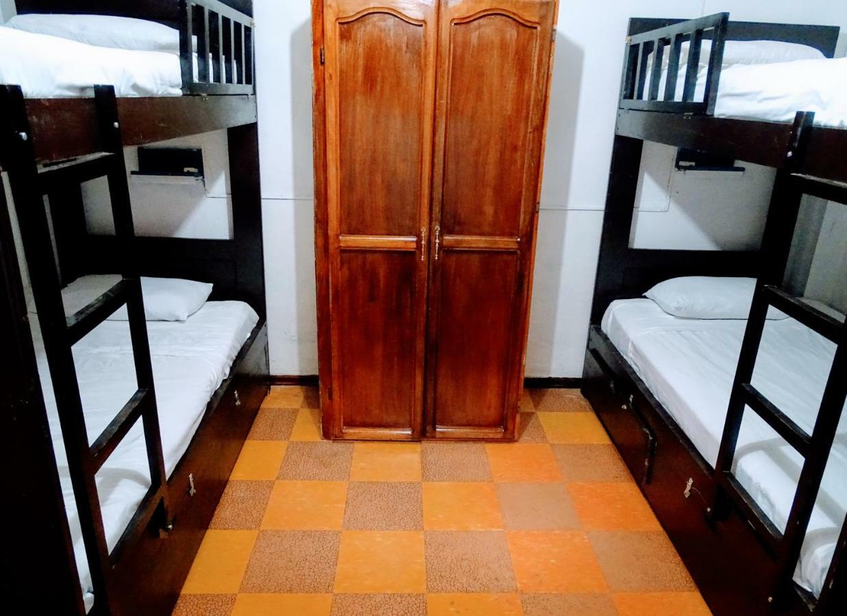Erupcion Art Hotel & Hostel Banos  Bagian luar foto